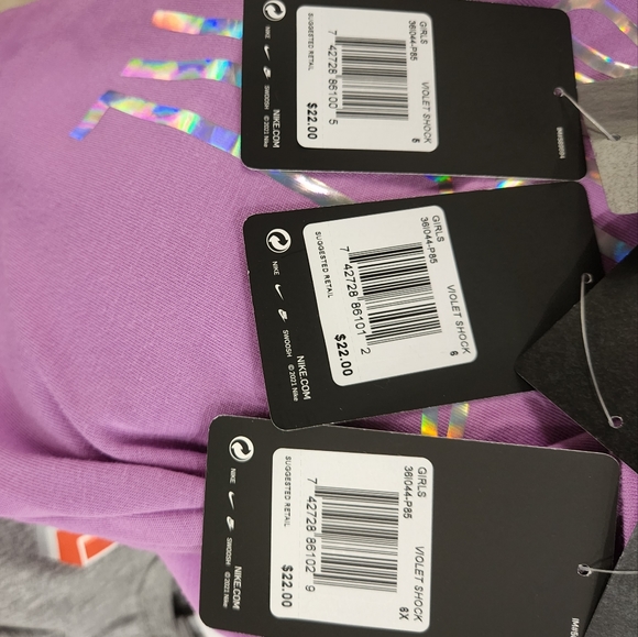 🆕️ Nike Iridesent Futura Graphic Tee - Picture 3 of 4